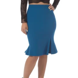 Genere moi une femme avec une jupe super courte