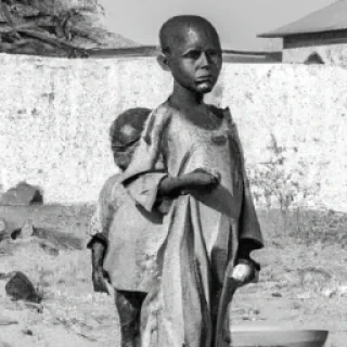 Un pauvre here sans âme ni conscience qui erre dans une vie vide de sens où rien ni personne d'autre que lui n'a de réelle importance cherchant désespérément un cœur  à s'approprier, à blesser, à maltraiter pour tenter d'oublier, d'effacer, de transposer un vague à l'âme,  un mal-être viscéral,  colossal au creux d'un être meurtri, non fini , rabougri.