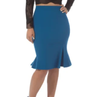 Genere moi une femme avec une jupe super courte